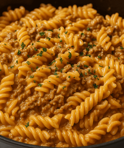 Stovetop creamy ground beef pasta made with rotini noodles, seasoned beef, and a rich cheese sauce—served hot in a skillet for an easy, hearty one-pot dinner.
