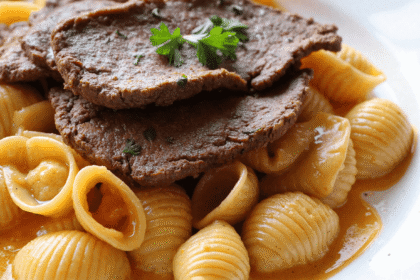 Tender slices of seared steak on top of creamy paprika pasta shells coated in garlic cream sauce.